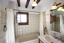 Casas de Cantoblanco 1 - Bathroom with bathtube